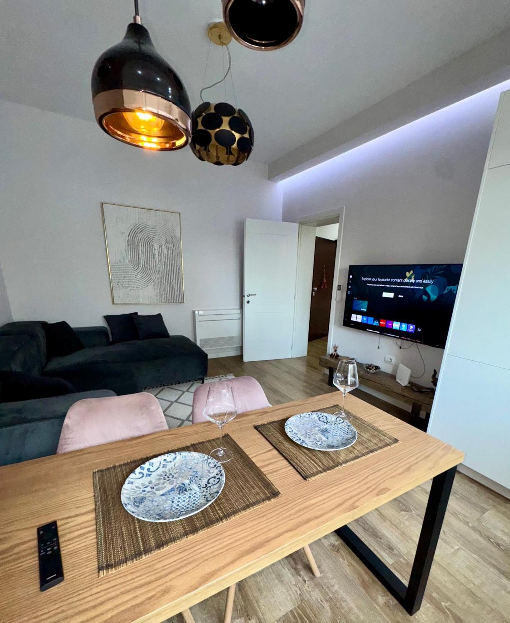Govi Apartment Al Pieno Centro Di تيرانا المظهر الخارجي الصورة